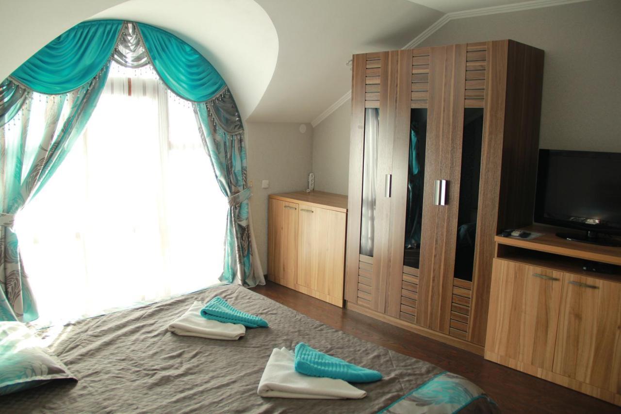 Kristall Hotel بوستيري المظهر الخارجي الصورة