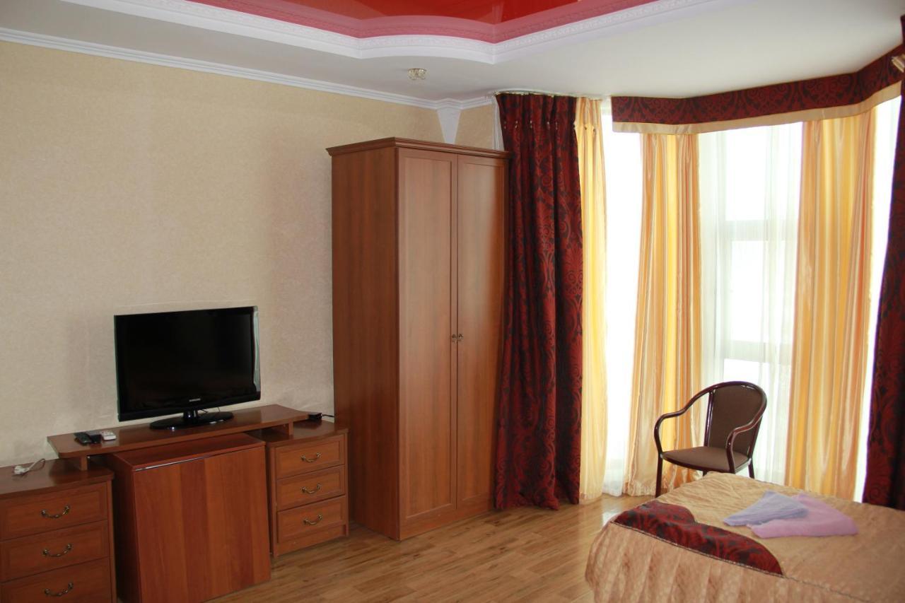 Kristall Hotel بوستيري المظهر الخارجي الصورة
