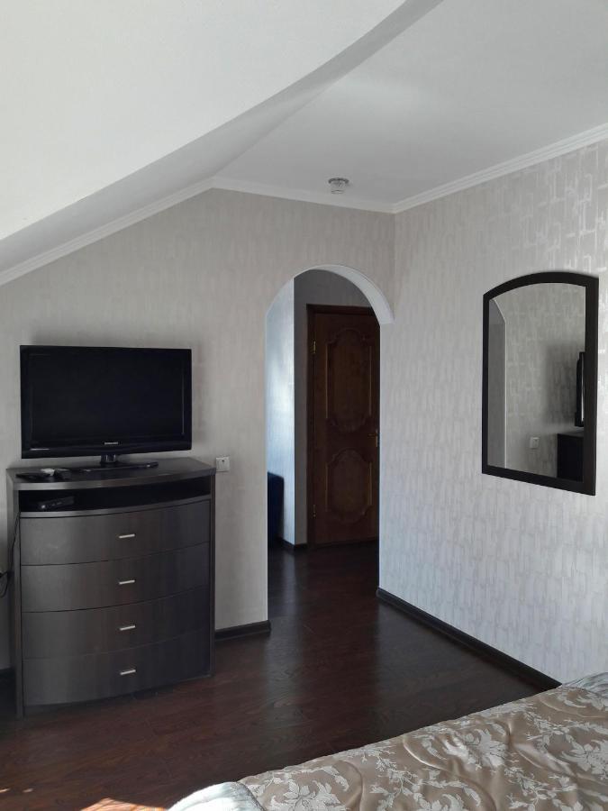 Kristall Hotel بوستيري المظهر الخارجي الصورة