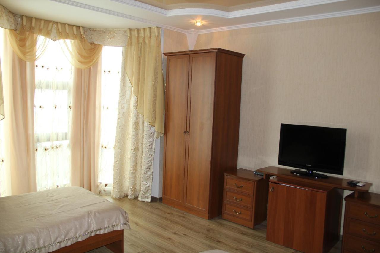 Kristall Hotel بوستيري المظهر الخارجي الصورة