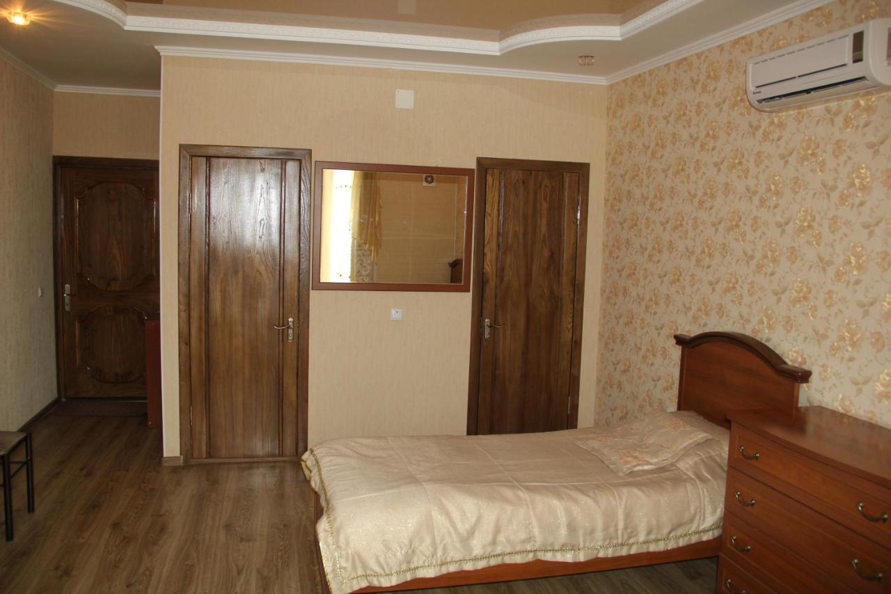Kristall Hotel بوستيري المظهر الخارجي الصورة