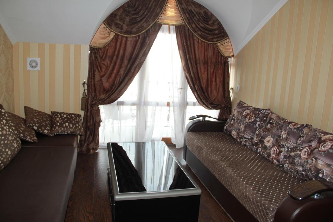 Kristall Hotel بوستيري المظهر الخارجي الصورة