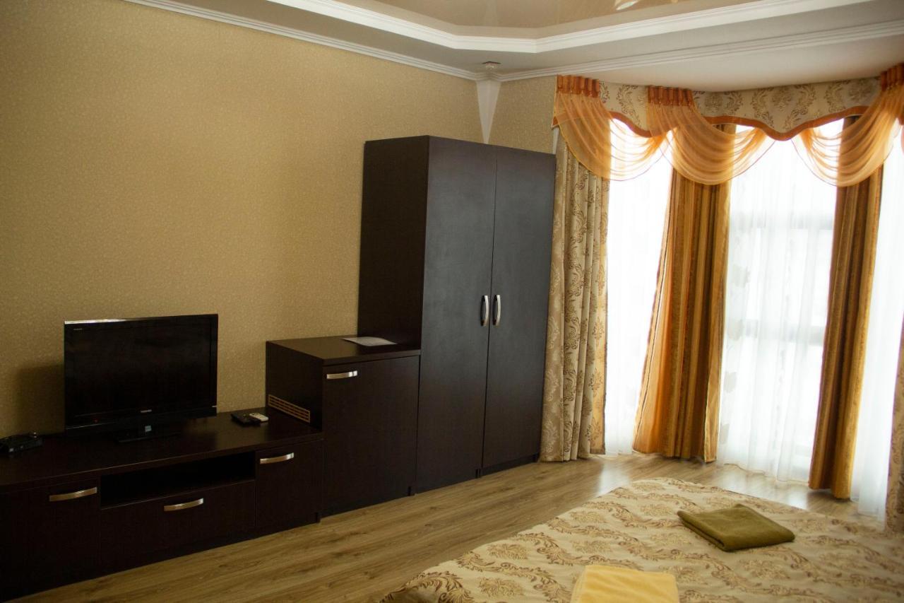 Kristall Hotel بوستيري المظهر الخارجي الصورة