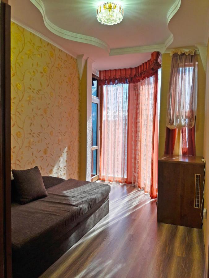 Kristall Hotel بوستيري المظهر الخارجي الصورة