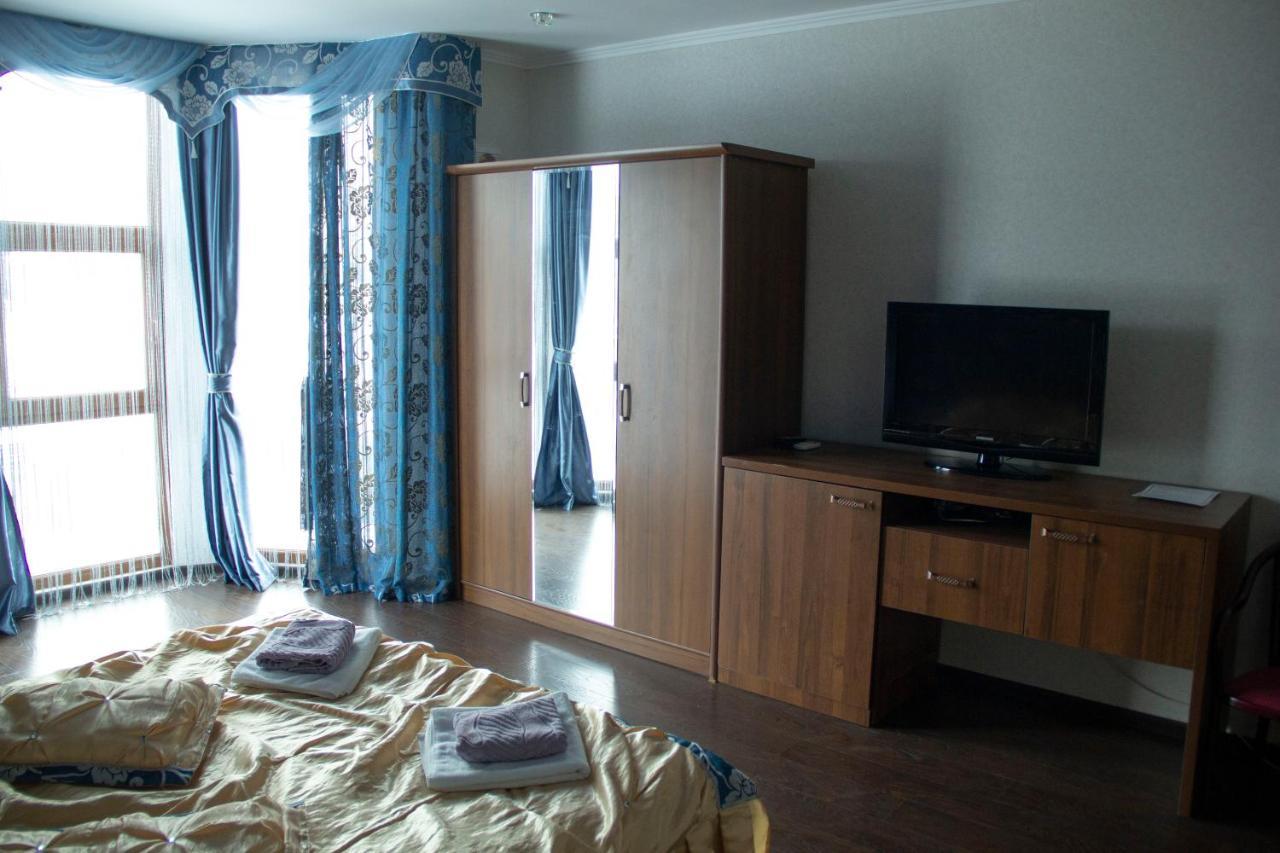 Kristall Hotel بوستيري المظهر الخارجي الصورة