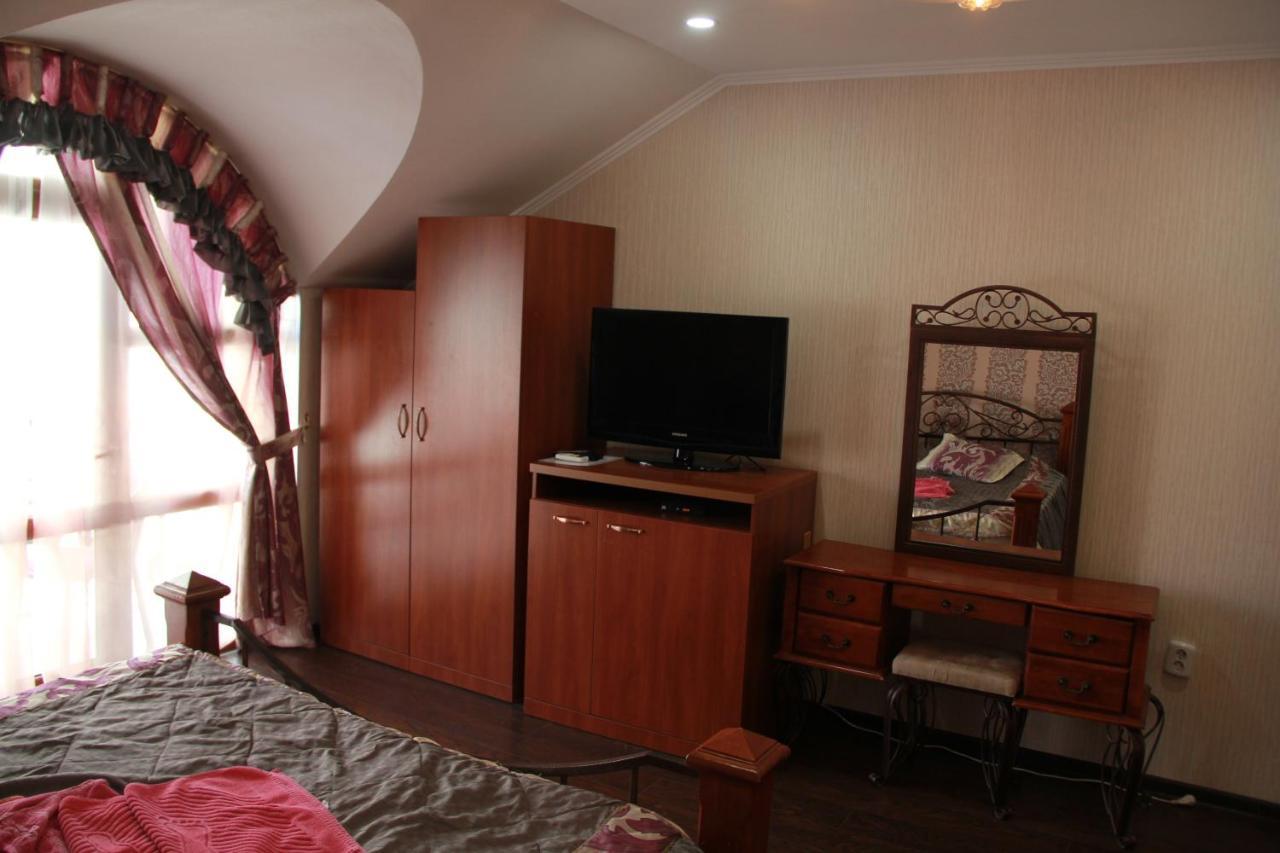 Kristall Hotel بوستيري المظهر الخارجي الصورة