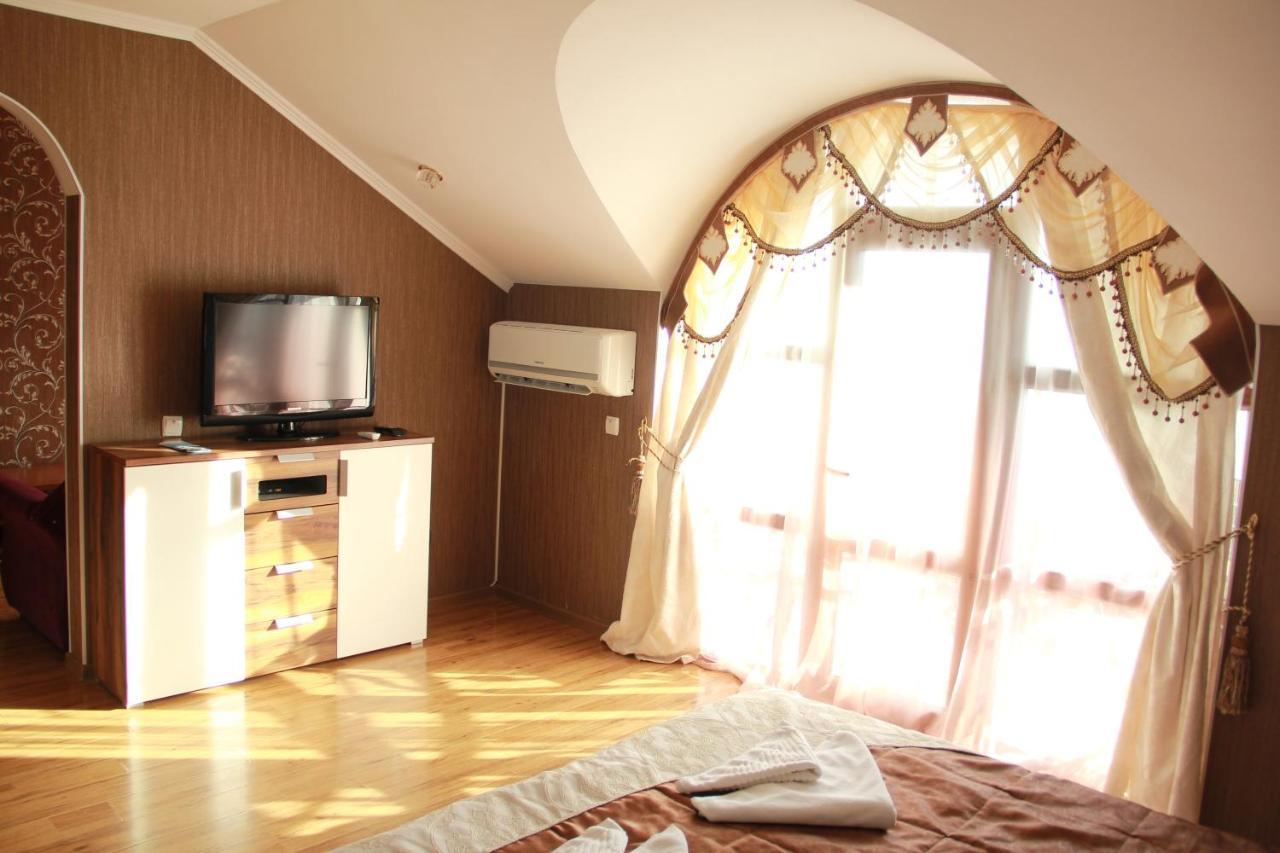 Kristall Hotel بوستيري المظهر الخارجي الصورة