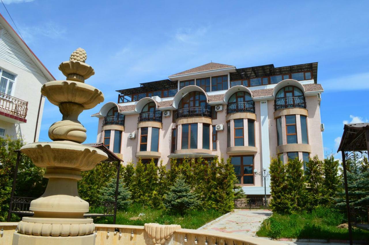 Kristall Hotel بوستيري المظهر الخارجي الصورة
