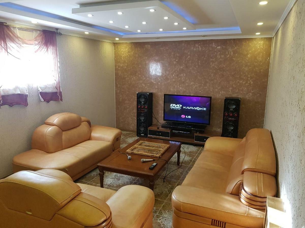 Kristall Hotel بوستيري المظهر الخارجي الصورة