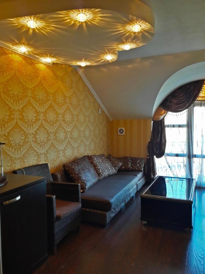 Kristall Hotel بوستيري المظهر الخارجي الصورة