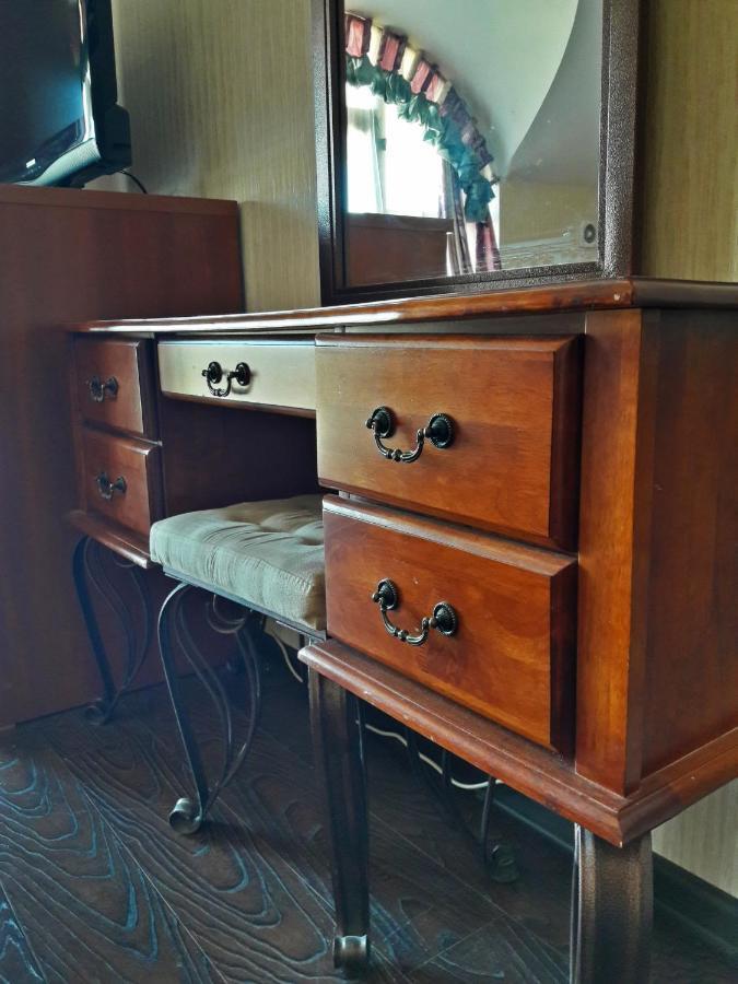 Kristall Hotel بوستيري المظهر الخارجي الصورة