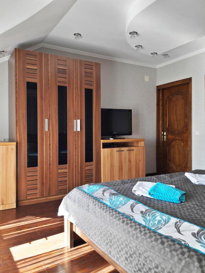 Kristall Hotel بوستيري المظهر الخارجي الصورة